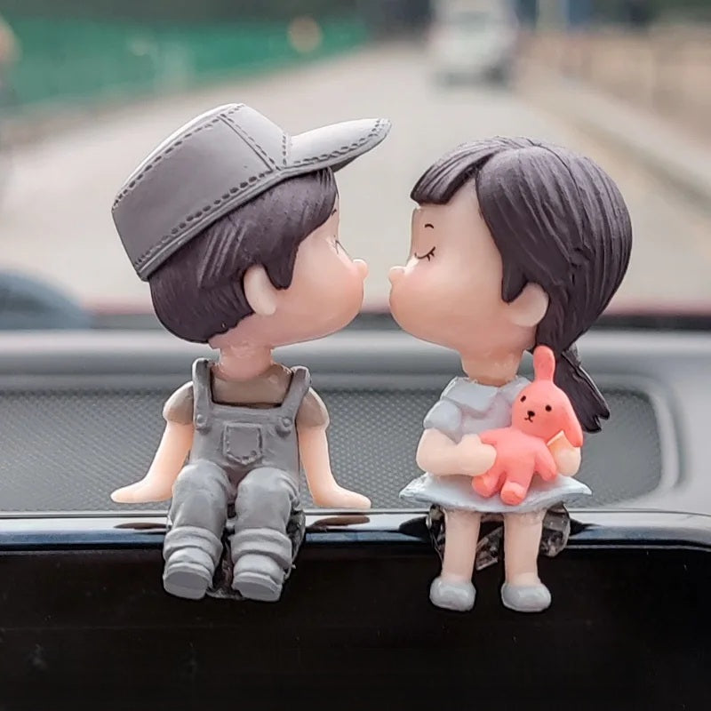 Charming Cartoon Couple Resin Figurines – Elegant Car Dashboard Decorations and Unique Valentine’s Day Gift - Home Fads 