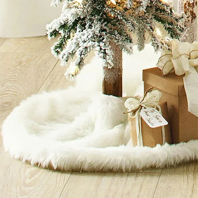 Luxurious White Plush Holiday Tree Skirt – Soft and Durable Base Cover Available in 78cm, 90cm, and 122cm for Festive Tree Decoration - Home Fads 
