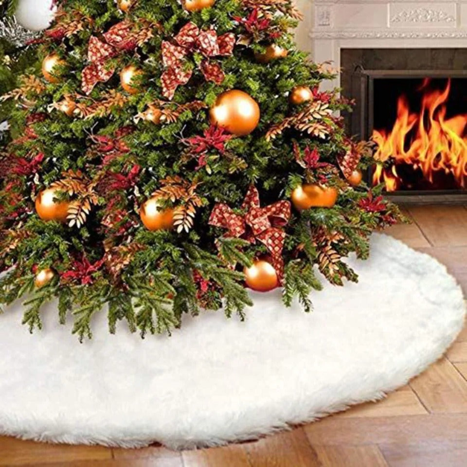 Luxurious White Plush Holiday Tree Skirt – Soft and Durable Base Cover Available in 78cm, 90cm, and 122cm for Festive Tree Decoration - Home Fads 
