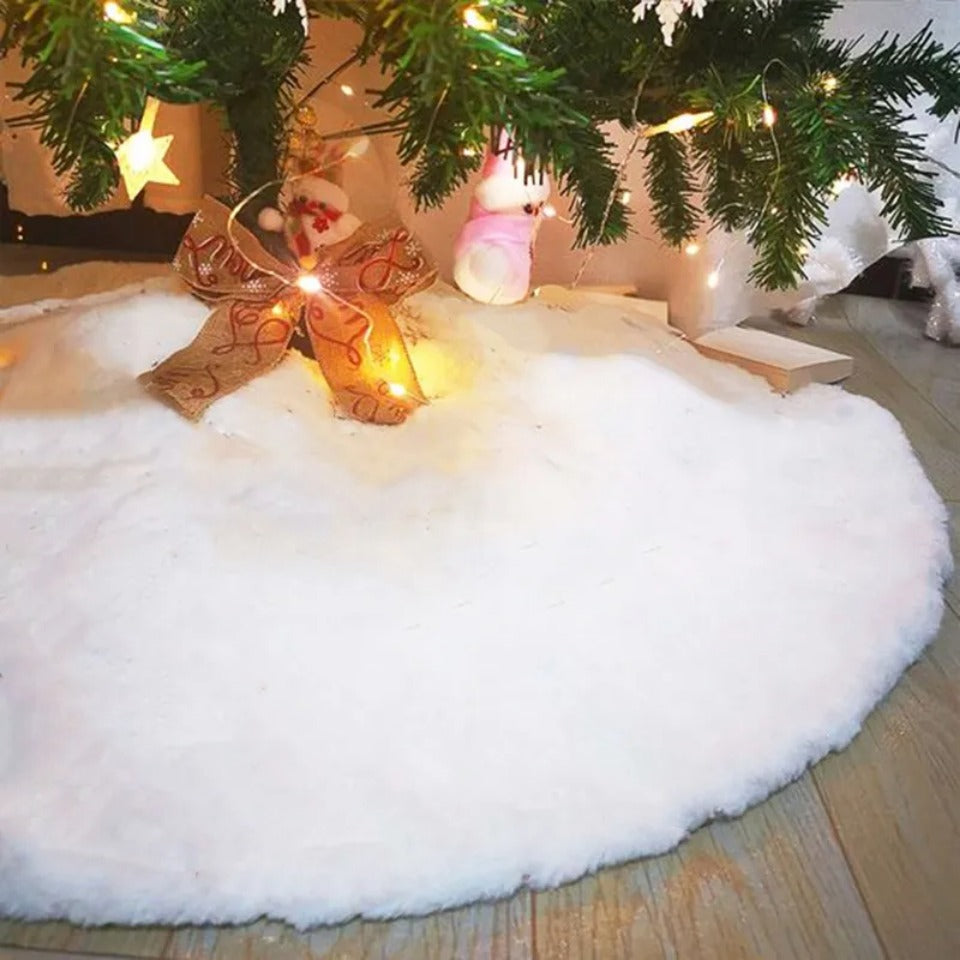 Luxurious White Plush Holiday Tree Skirt – Soft and Durable Base Cover Available in 78cm, 90cm, and 122cm for Festive Tree Decoration - Home Fads 