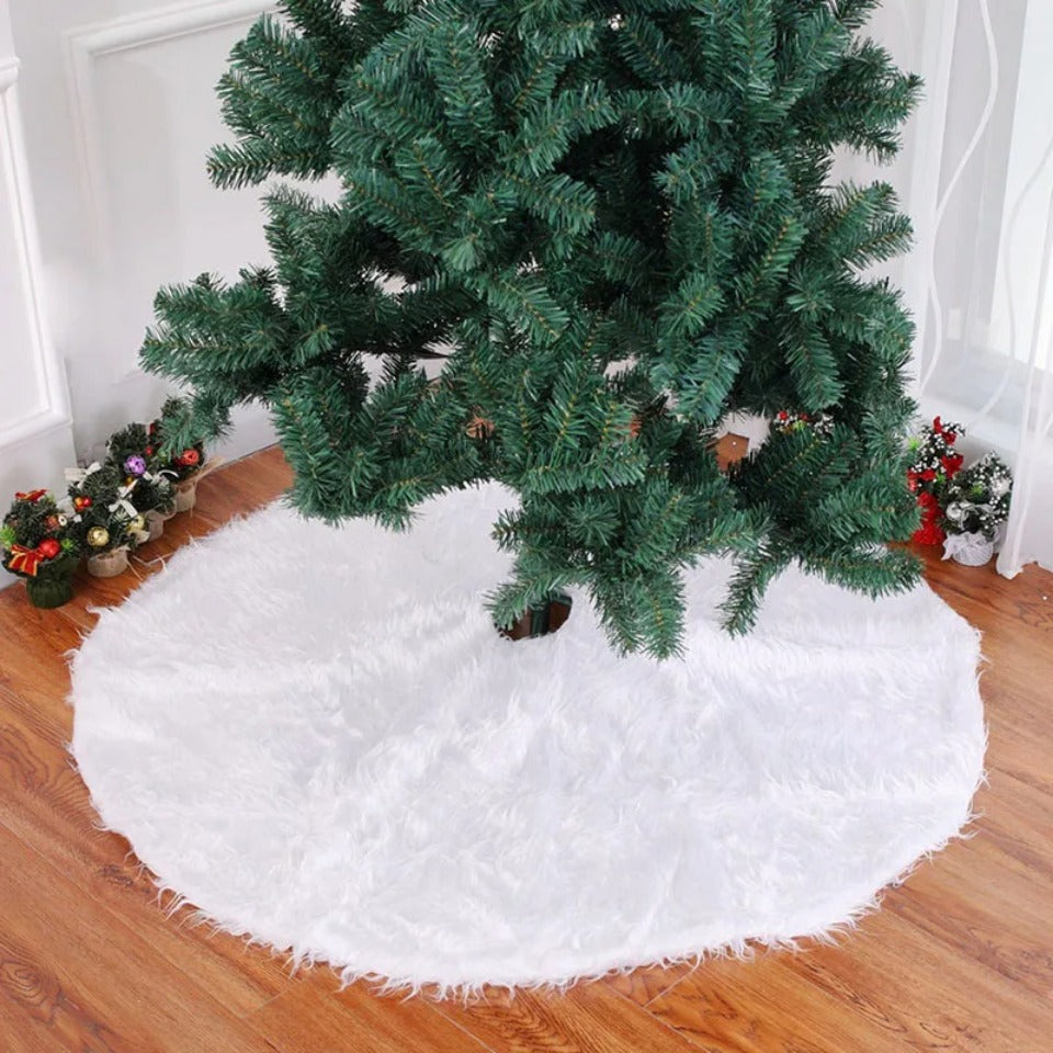 Luxurious White Plush Holiday Tree Skirt – Soft and Durable Base Cover Available in 78cm, 90cm, and 122cm for Festive Tree Decoration - Home Fads 