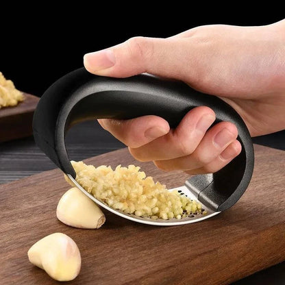 Professional Ergonomic Stainless Steel Garlic Press – Manual Crusher & Mincer for Effortless Garlic Preparation - Home Fads 