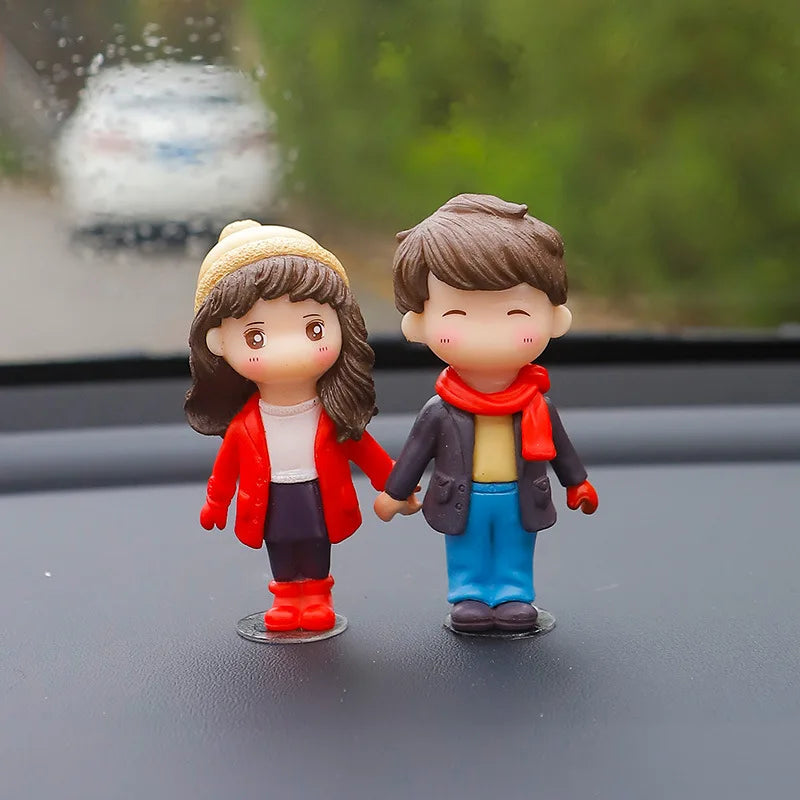 Charming Cartoon Couple Resin Figurines – Elegant Car Dashboard Decorations and Unique Valentine’s Day Gift