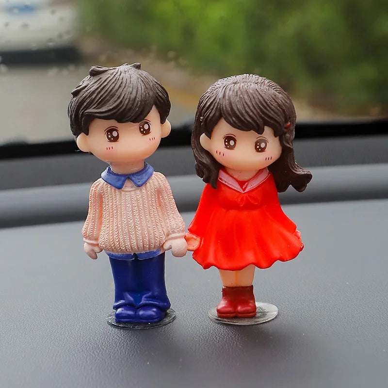 Charming Cartoon Couple Resin Figurines – Elegant Car Dashboard Decorations and Unique Valentine’s Day Gift