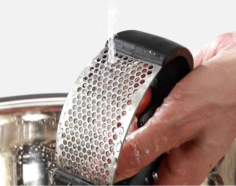 Stainless Steel Garlic Press – Manual Crusher & Mincer for Effortless Garlic Preparation - Home Fads 