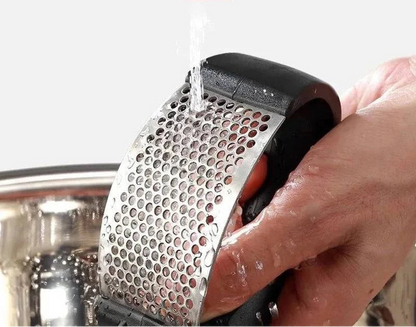 Stainless Steel Garlic Press – Manual Crusher & Mincer for Effortless Garlic Preparation - Home Fads 