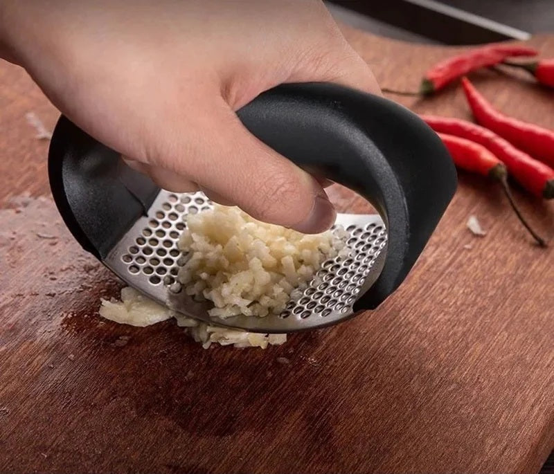 Stainless Steel Garlic Press – Manual Crusher & Mincer for Effortless Garlic Preparation - Home Fads 